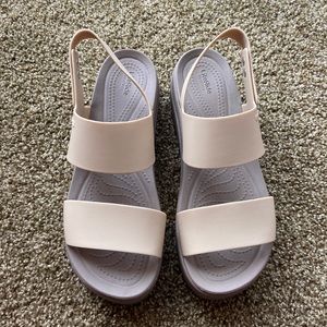 Women’s crocs brooklyn low wedge metallic champagne size 10